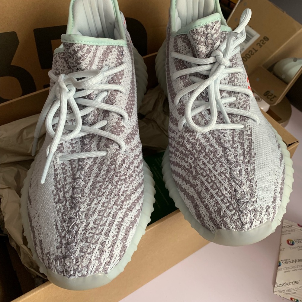 Like New adidas Yeezy Boost 350 v2